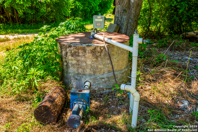 Listing photo id 9 for 8263 Huber Rd