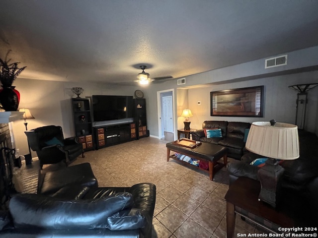 Listing photo id 10 for 7823 Mary Carolyn St