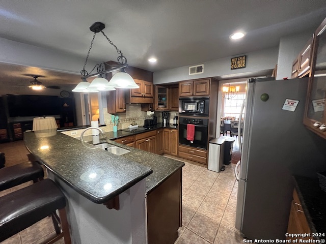 Listing photo id 3 for 7823 Mary Carolyn St