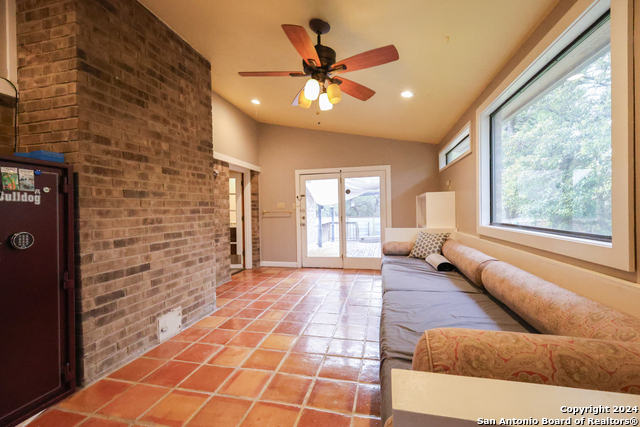 Listing photo id 20 for 19739 Encino Way