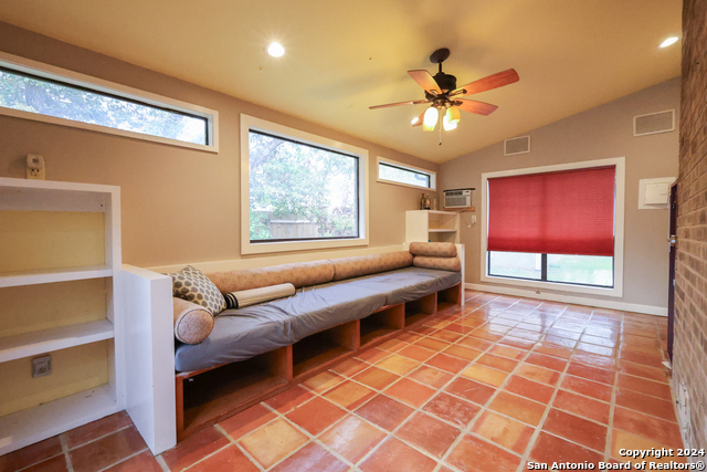 Listing photo id 21 for 19739 Encino Way