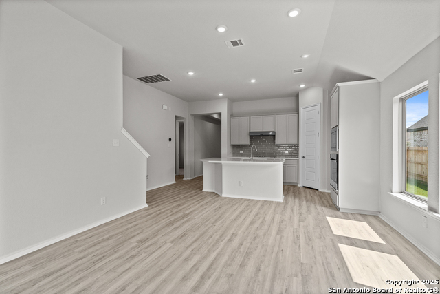 Image 9 of 24 For 283 Ainslie Street W