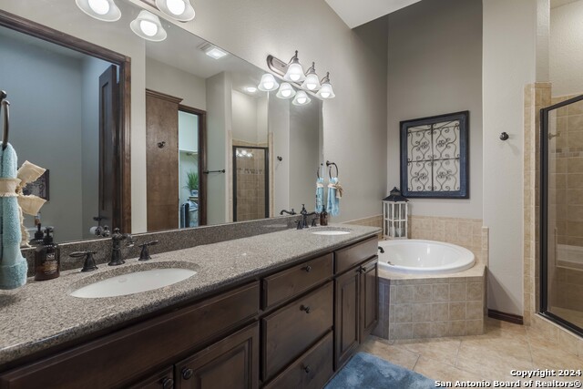 Listing photo id 9 for 3801-15 Club House Rd 15
