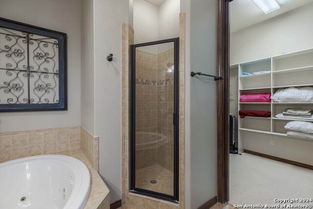 Listing photo id 11 for 3801-15 Club House Rd 15