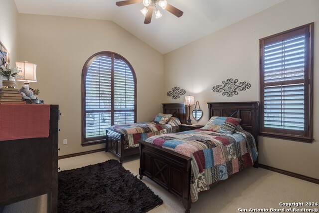 Listing photo id 17 for 3801-15 Club House Rd 15