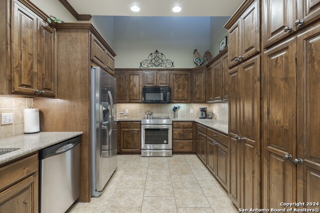Listing photo id 3 for 3801-15 Club House Rd 15