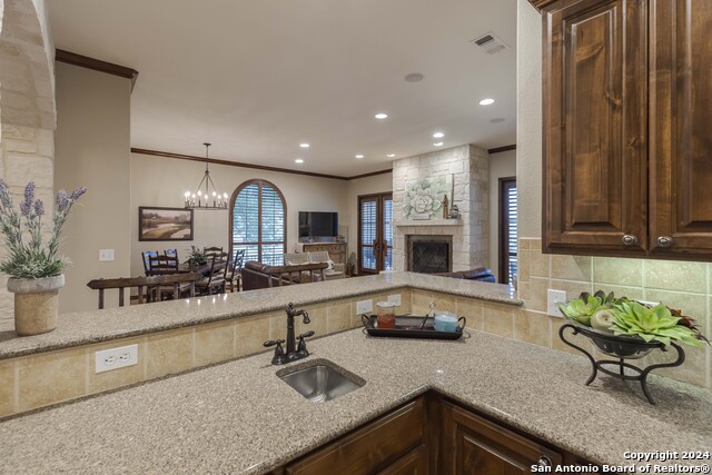 Listing photo id 5 for 3801-15 Club House Rd 15