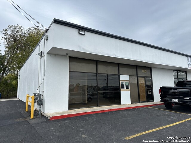 Listing photo id 1 for 1110 Basse Rd