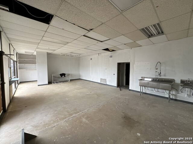 Listing photo id 3 for 1110 Basse Rd