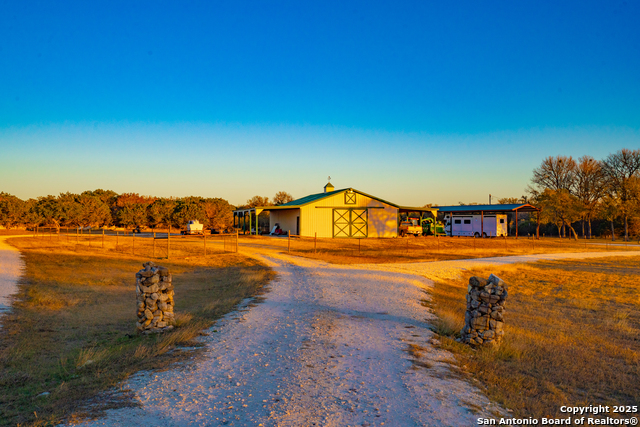 Listing photo id 29 for 431 Bluff Creek