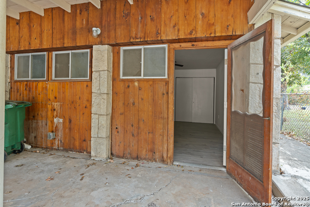 Listing photo id 11 for 254 El Monte