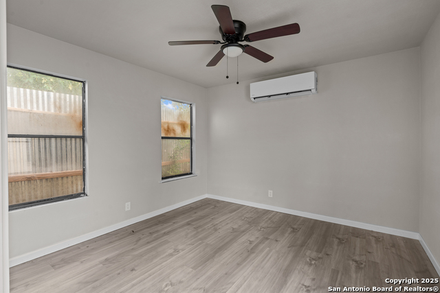 Listing photo id 28 for 254 El Monte