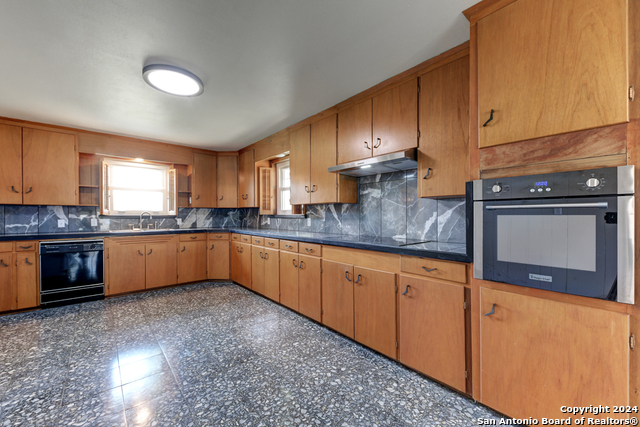 Listing photo id 9 for 3534 Us Highway 90a