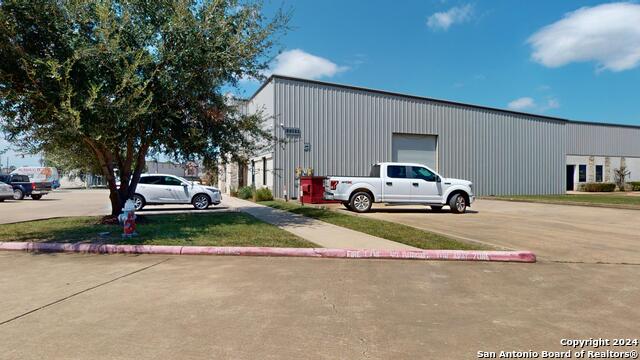 Listing photo id 3 for 20121 Park Row Dr