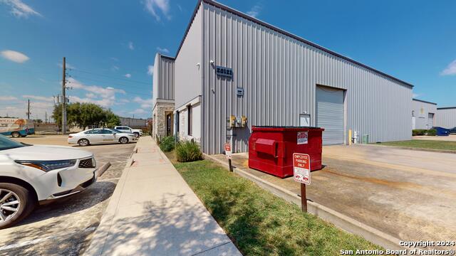 Listing photo id 4 for 20121 Park Row Dr