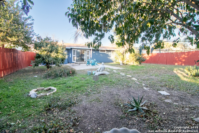 Listing photo id 15 for 814 Weizmann St