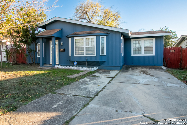 Listing photo id 1 for 814 Weizmann St