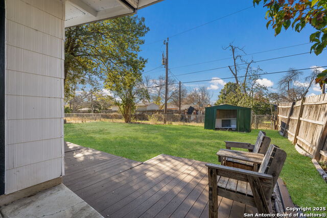 Listing photo id 25 for 2614 Lovelace Blvd