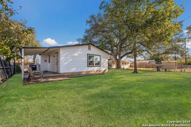 Listing photo id 26 for 2614 Lovelace Blvd