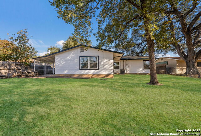 Listing photo id 27 for 2614 Lovelace Blvd