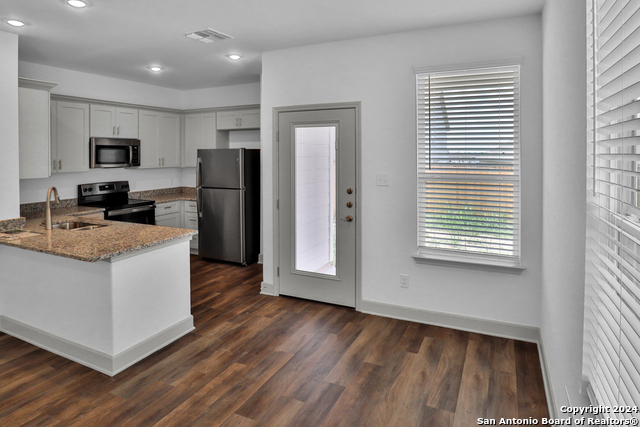 Image 4 of 16 For 10224 Eaglewood Nook  101