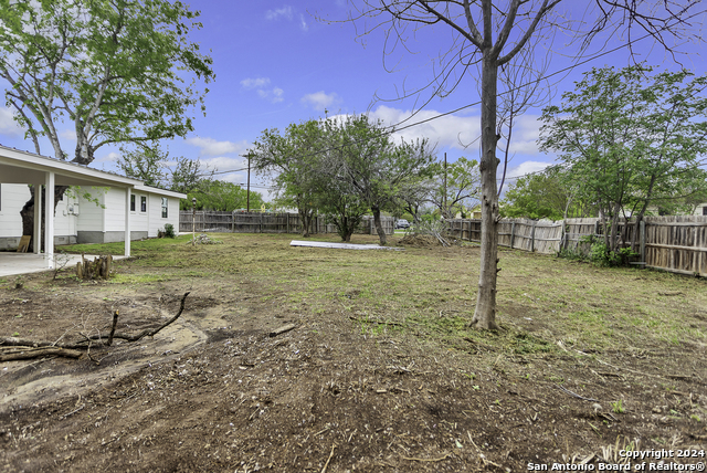 Listing photo id 4 for 610 Brown Ave