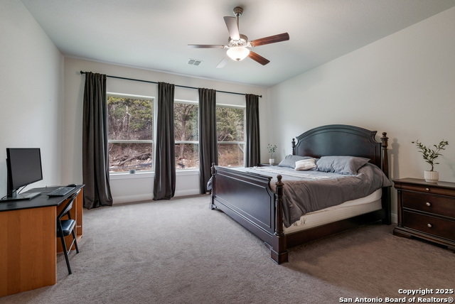 Listing photo id 13 for 1123 Midnight Dr