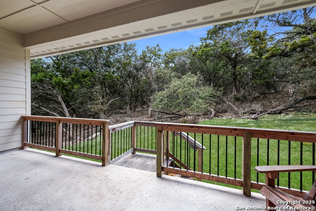 Listing photo id 26 for 1123 Midnight Dr