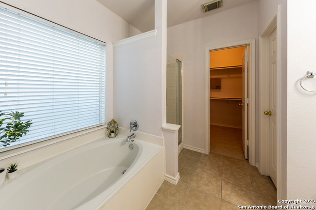 Listing photo id 6 for 510 Wildberry Ct