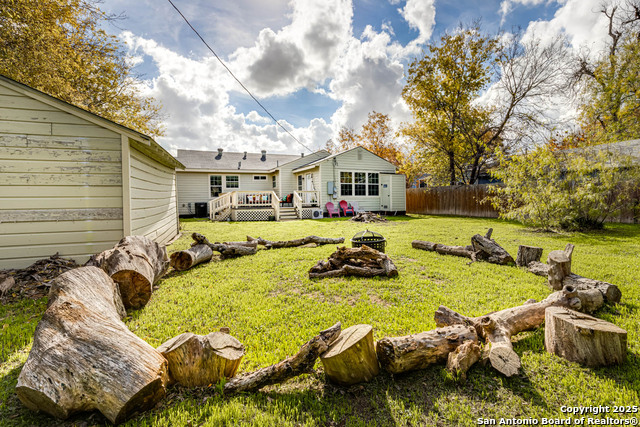 Listing photo id 25 for 411 Senisa Dr