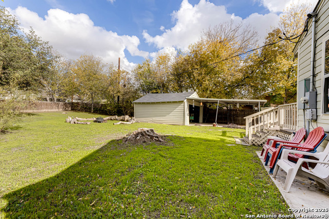 Listing photo id 26 for 411 Senisa Dr