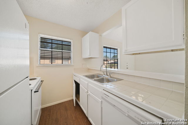 Image 10 of 29 For 206 Bexar Dr