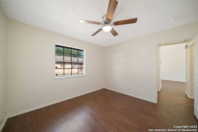 Image 18 of 29 For 206 Bexar Dr