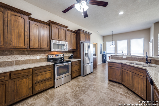 Listing photo id 11 for 16371 Borregas Road