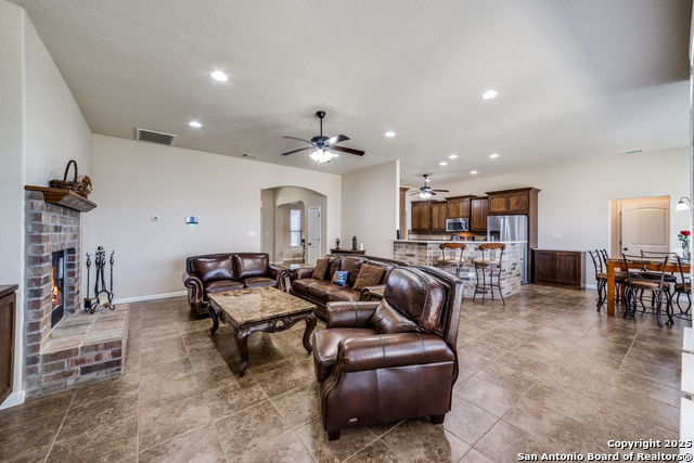 Listing photo id 4 for 16371 Borregas Road