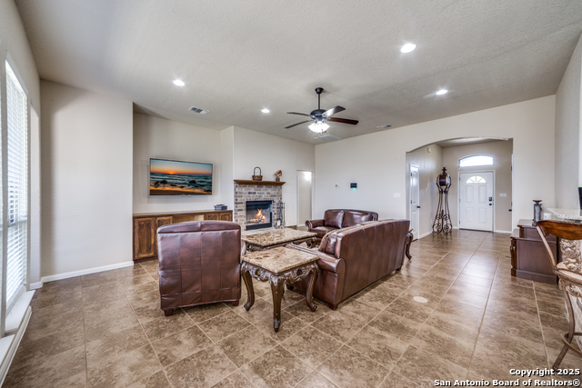Listing photo id 5 for 16371 Borregas Road
