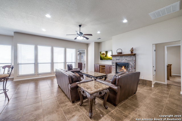 Listing photo id 7 for 16371 Borregas Road