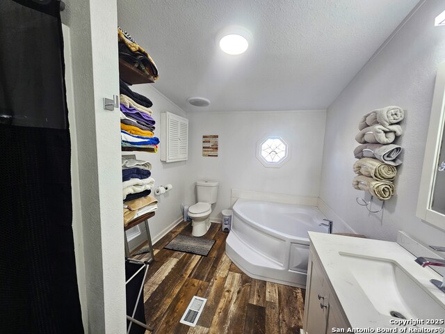 Listing photo id 8 for 112 Royal Crest Circle