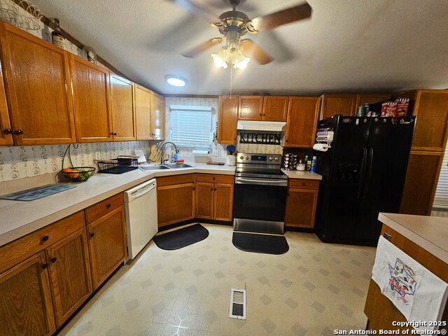 Listing photo id 14 for 112 Royal Crest Circle