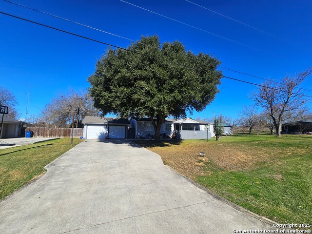 Listing photo id 0 for 112 Royal Crest Circle