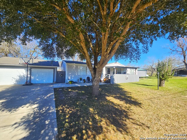 Listing photo id 1 for 112 Royal Crest Circle