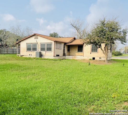 Details for 524 E St  , Floresville, TX 78114