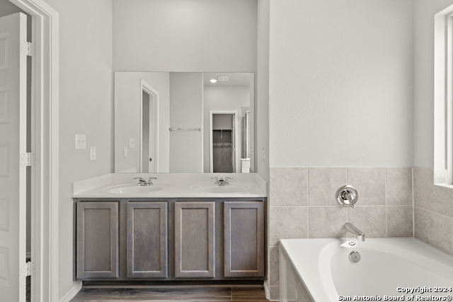 Listing photo id 11 for 4207 Ametrine Way