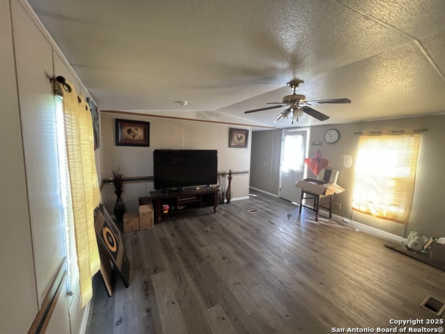 Listing photo id 15 for 312 County Road 1295b