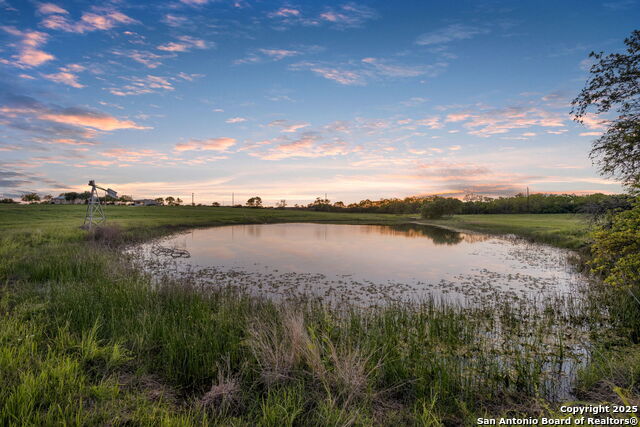Listing photo id 3 for 8630 New Sulphur Springs Rd.