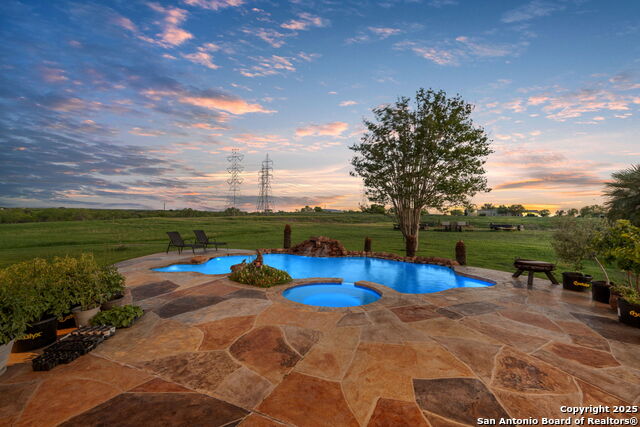 Listing photo id 5 for 8630 New Sulphur Springs Rd.