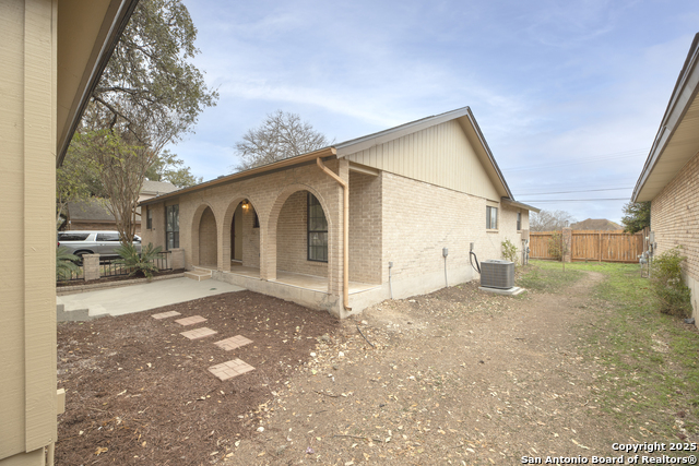 Listing photo id 24 for 13422 Marceline