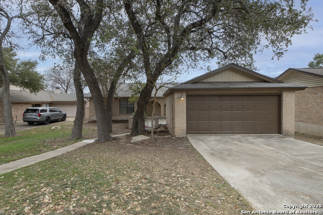 Listing photo id 2 for 13422 Marceline