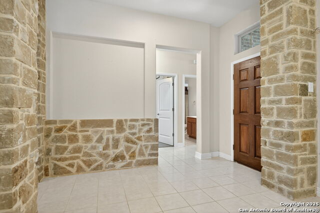 Image 17 of 34 For 29010 Bettina