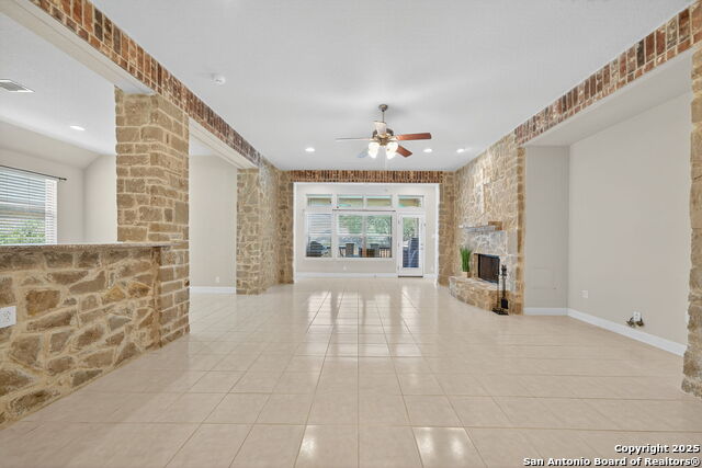 Image 4 of 34 For 29010 Bettina